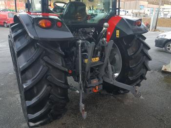 Fotografía 2 de Tractor de granja Massey Ferguson MF 4707, année 2017