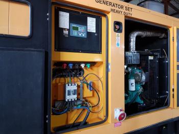 GENERADOR 90 KVA MOTOR CUMMINS CON CARRO ARRASTRE